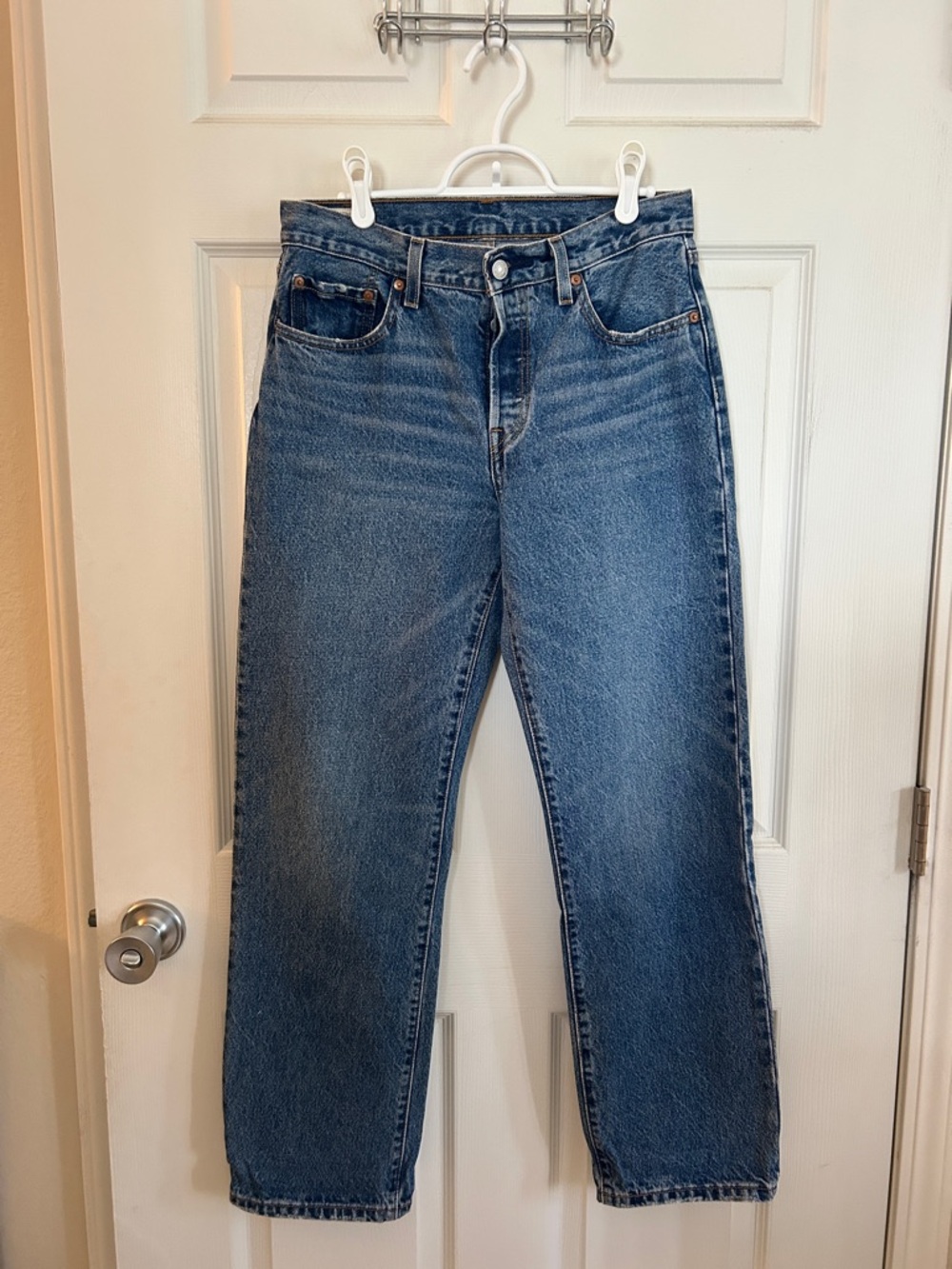 Levi's 501 90’s Classic Straight Jeans in Medium Blue Wash